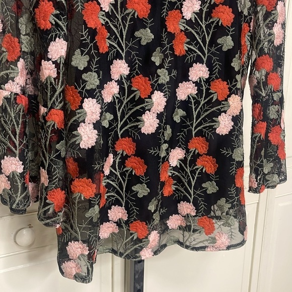 Solitaire Black Mesh Floral Embroidery 3/4 Bell Sleeve Top w/ Cami Size M Blouse - Picture 3 of 10